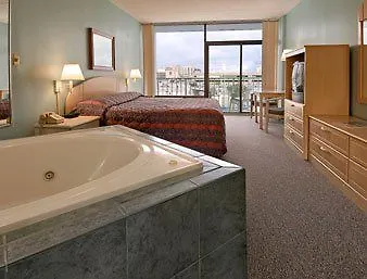 מלון Days Inn By Wyndham Virginia Beach At The Beach