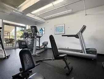 Days Inn By Wyndham Virginia Beach At The Beach מלון