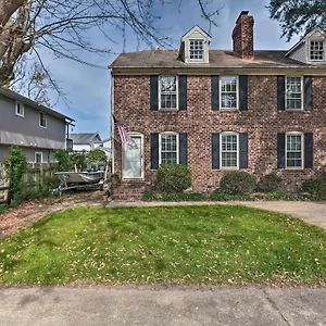 Holiday home Evolve High-End Home On Lake 1 Block To Coast!, Virginia Beach