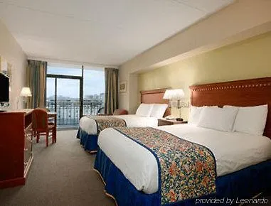 Hotel Days Inn By Wyndham Virginia Beach At The Beach